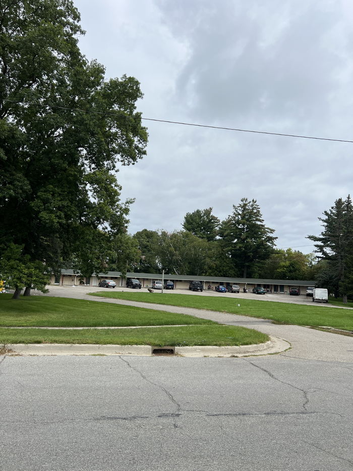 Lapeer Inn (Town & Country, Seatons Motel) - Sept 10Th 2023 (newer photo)